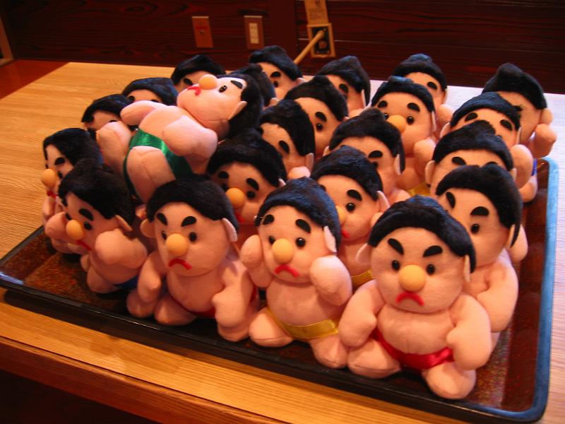 一排相撲玩偶.JPG