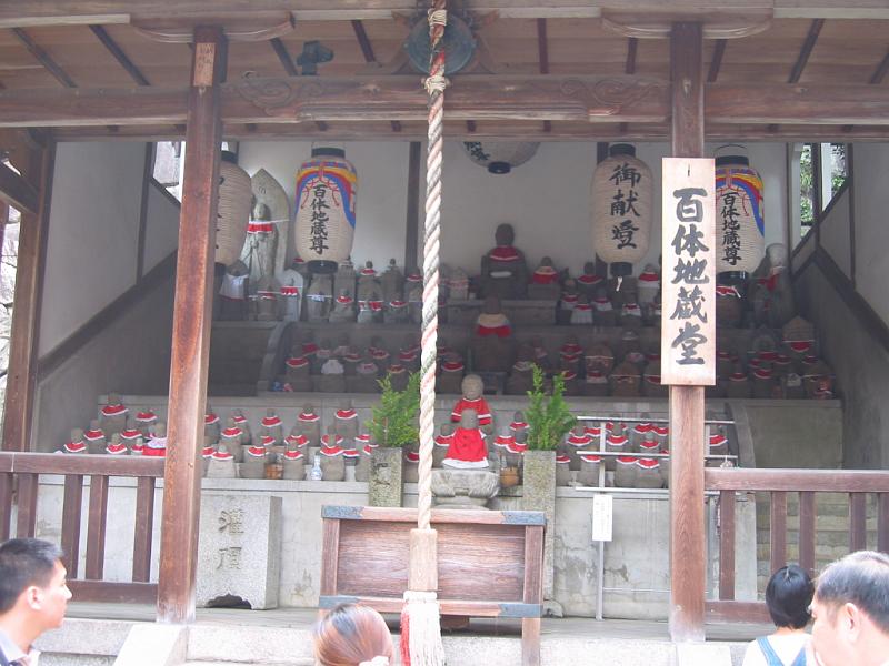 百體地藏堂，據說有一百尊.JPG