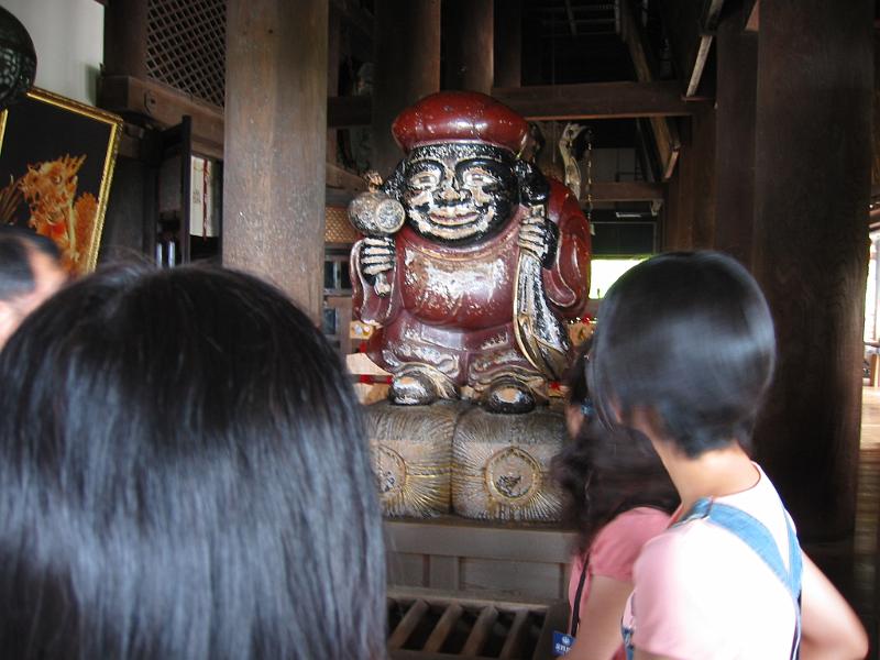 這兒有大黑柱的神明，我們也有買他的小玩偶喔！！.JPG